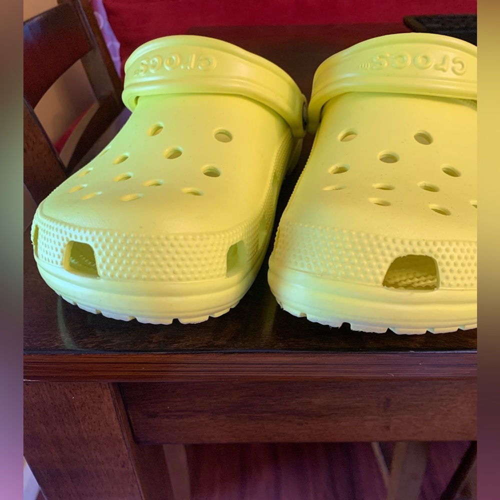 Crocs ( Highlighter Yellow)